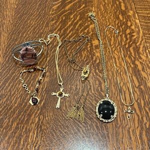 Miscellaneous vintage jewelry. Tiger eye garnet etc